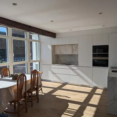 El Mirador Panorámico De Mundaka, Con Cuna Y Garaje