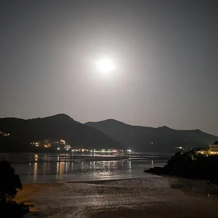 El Mirador Panorámico De Mundaka, Con Cuna Y Garaje Mundaka