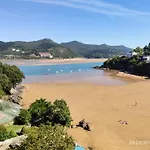 El Mirador Panoramico De Mundaka, Con Cuna Y Garaje מונדקה