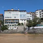 El Mirador Panoramico De Mundaka, Con Cuna Y Garaje מונדקה