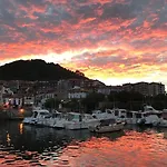 El Mirador Panoramico De Mundaka, Con Cuna Y Garaje מונדקה