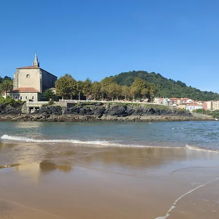 El Mirador Panoramico De Mundaka, Con Cuna Y Garaje * ムンダカ