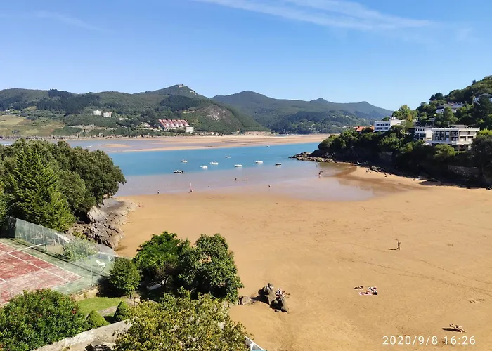 El Mirador Panorámico De Mundaka, Con Cuna Y Garaje Mundaka