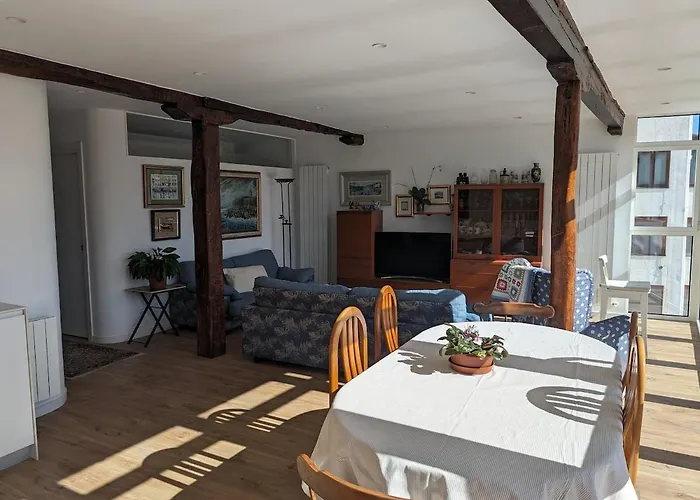 El Mirador Panorámico De Mundaka, Con Cuna Y Garaje