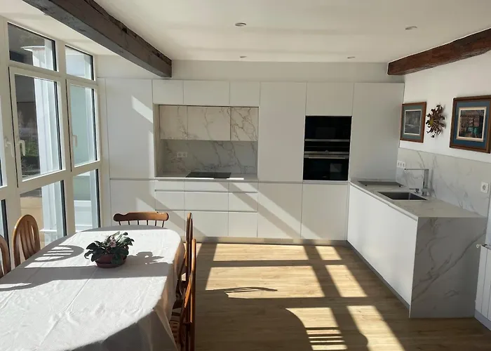 El Mirador Panorámico De Mundaka, Con Cuna Y Garaje