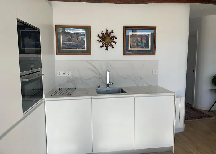 El Mirador Panorámico De Mundaka, Con Cuna Y Garaje