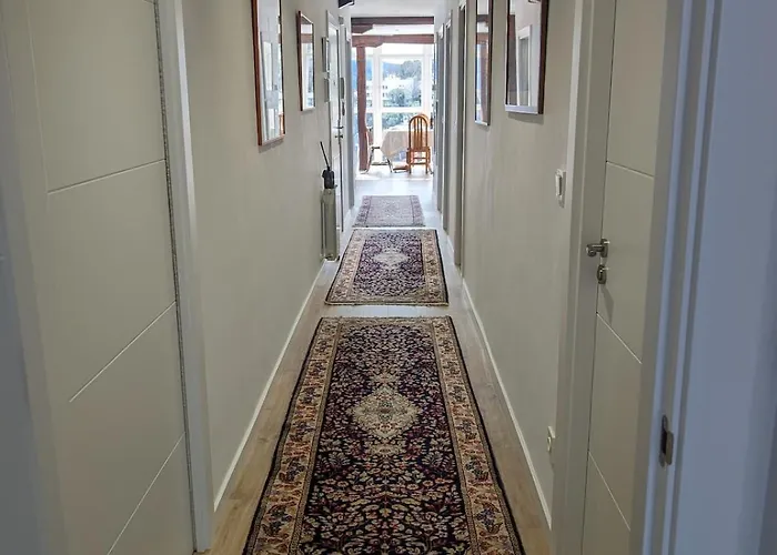 El Mirador Panorámico De Mundaka, Con Cuna Y Garaje