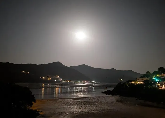 El Mirador Panorámico De Mundaka, Con Cuna Y Garaje Mundaka