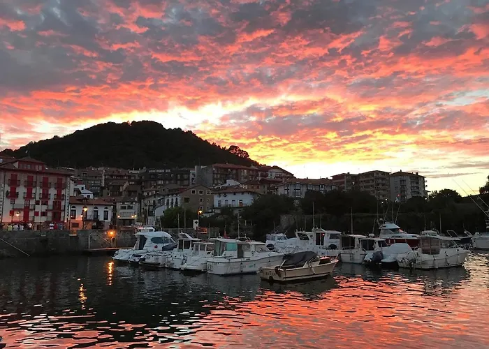 El Mirador Panorámico De Mundaka, Con Cuna Y Garaje Mundaka